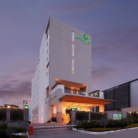 Lemon Tree Hotel, Gachibowli, Hyderabad Bagian luar foto