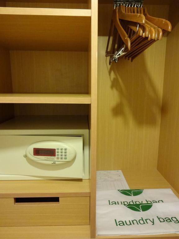 Lemon Tree Hotel, Gachibowli, Hyderabad Bagian luar foto