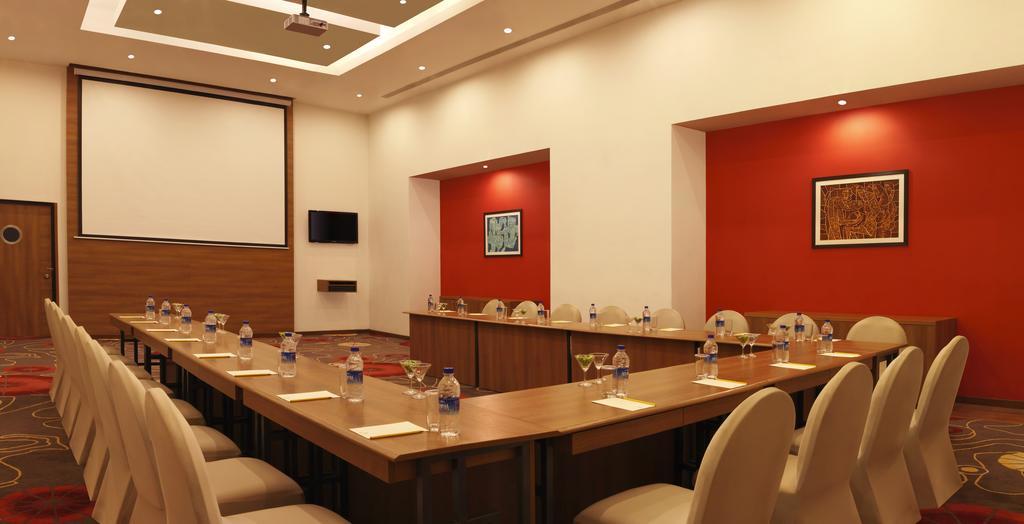 Lemon Tree Hotel, Gachibowli, Hyderabad Bagian luar foto