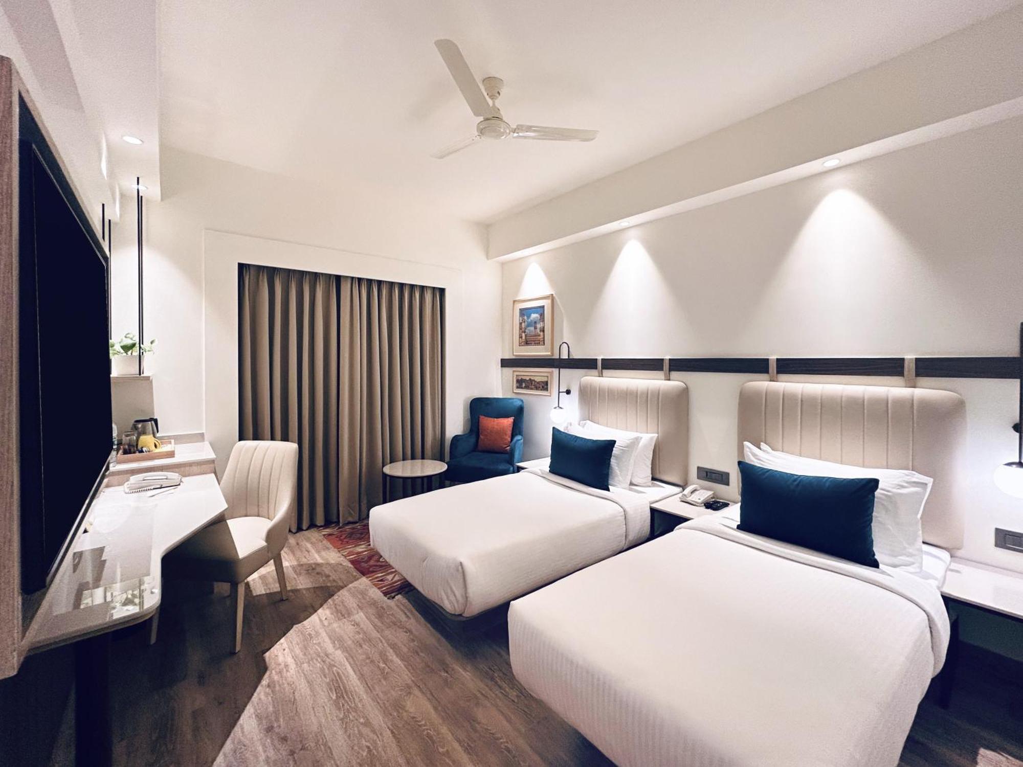 Lemon Tree Hotel, Gachibowli, Hyderabad Bagian luar foto