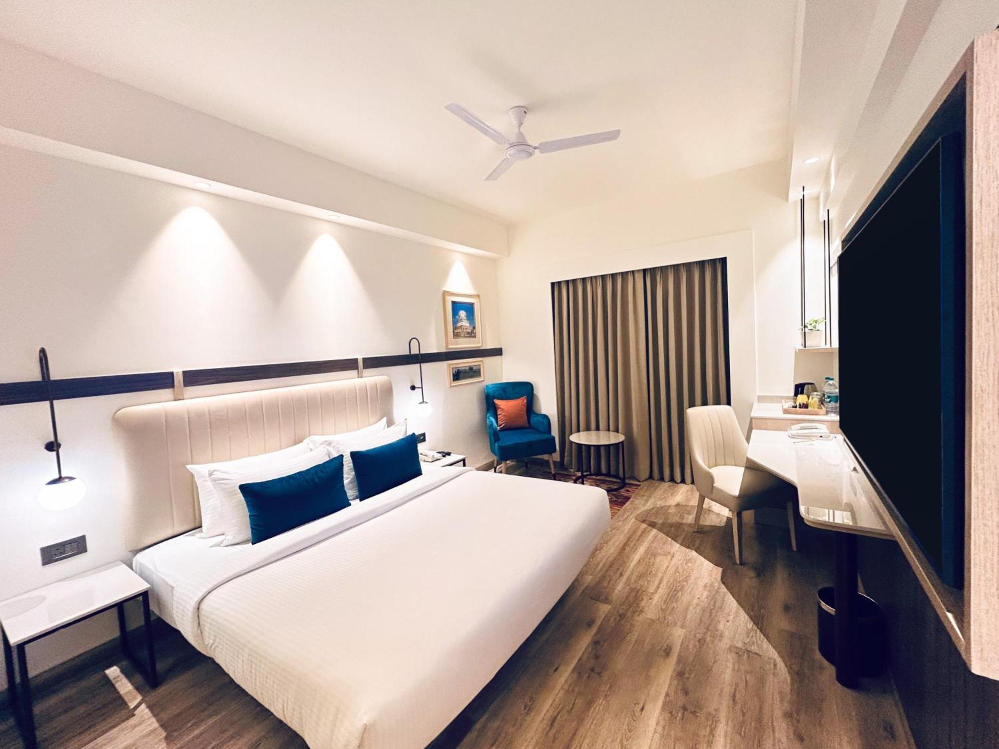 Lemon Tree Hotel, Gachibowli, Hyderabad Bagian luar foto