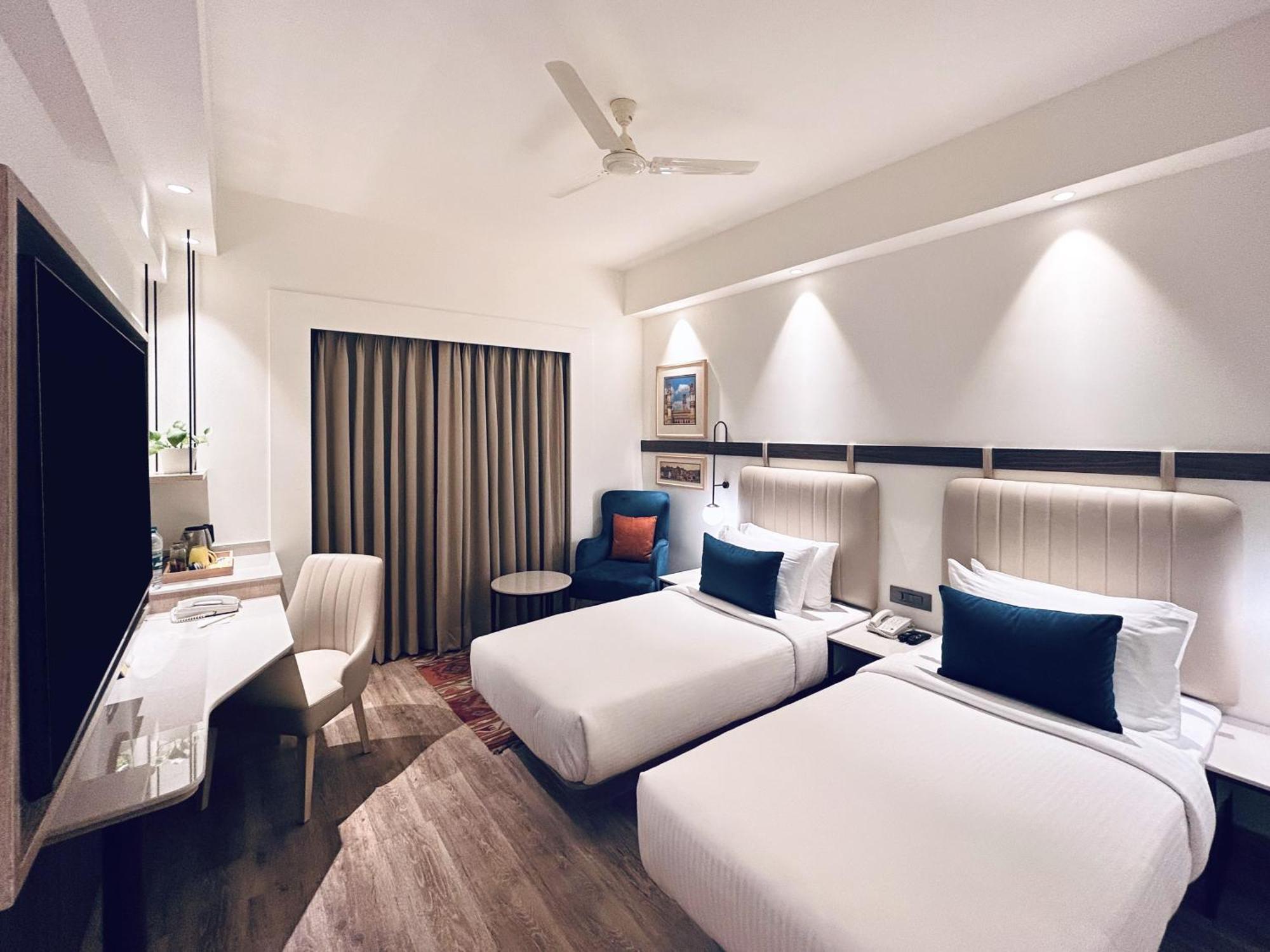 Lemon Tree Hotel, Gachibowli, Hyderabad Bagian luar foto