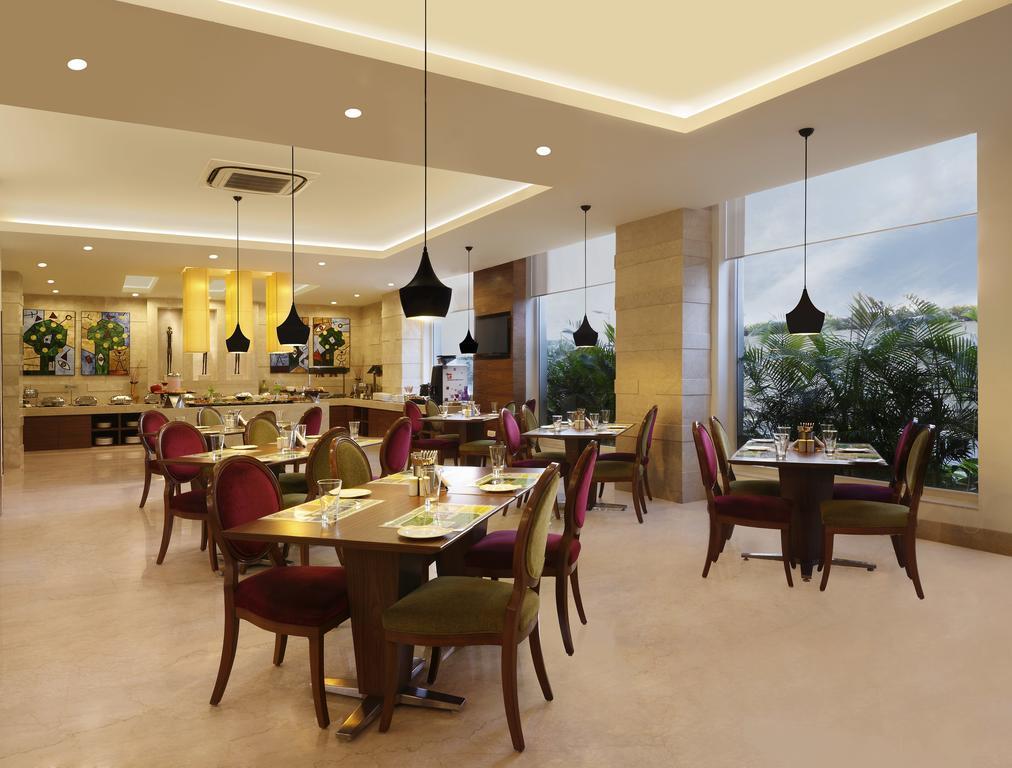 Lemon Tree Hotel, Gachibowli, Hyderabad Bagian luar foto