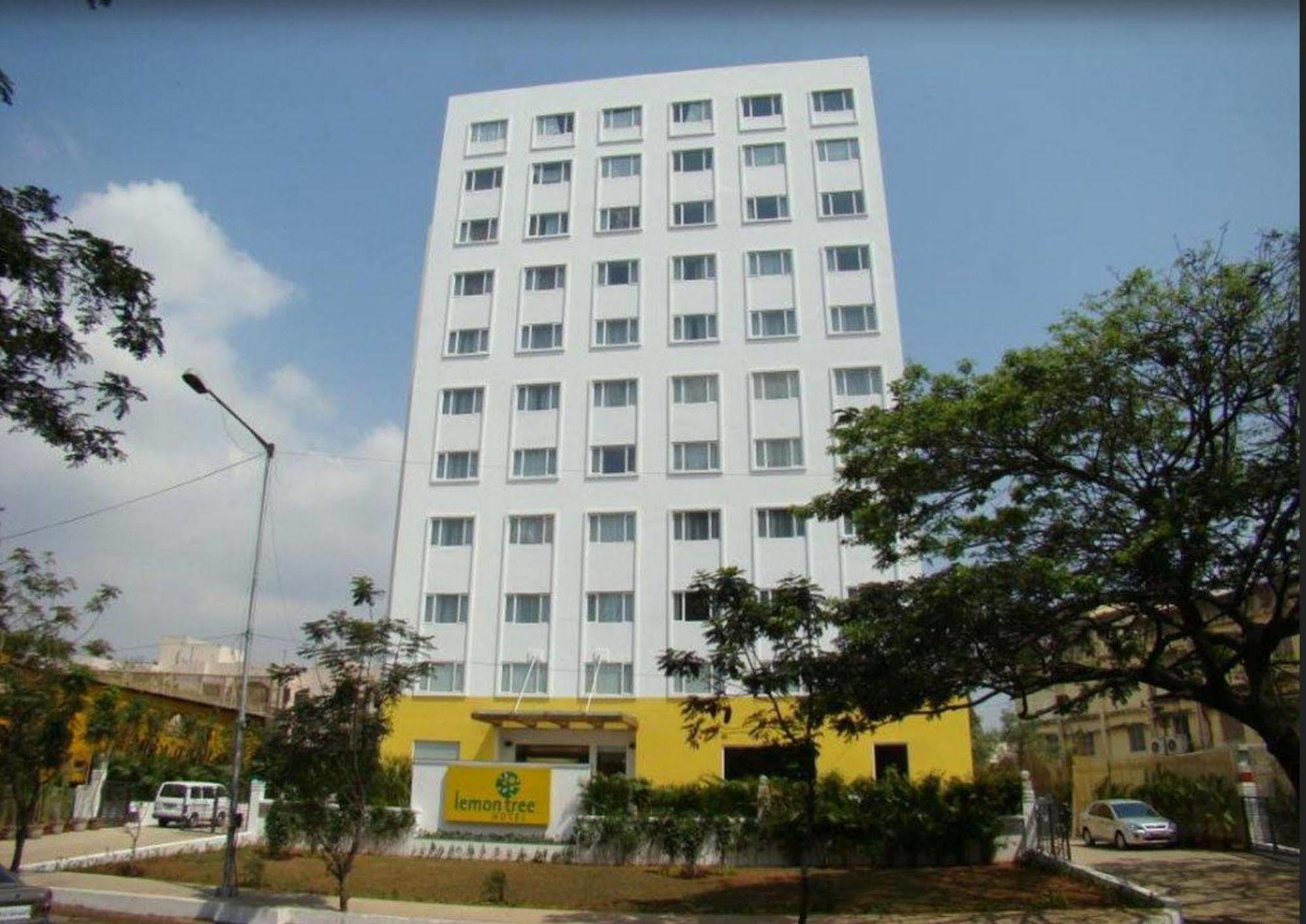 Lemon Tree Hotel, Gachibowli, Hyderabad Bagian luar foto