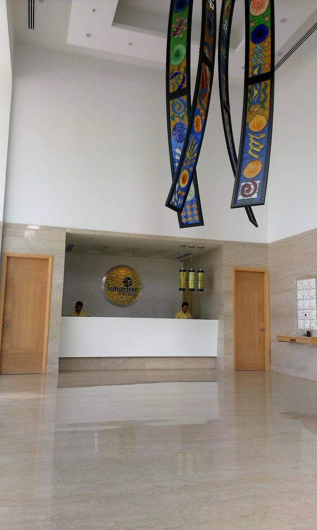 Lemon Tree Hotel, Gachibowli, Hyderabad Bagian luar foto