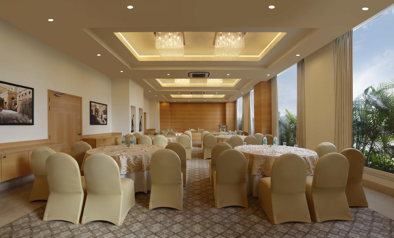 Lemon Tree Hotel, Gachibowli, Hyderabad Bagian luar foto
